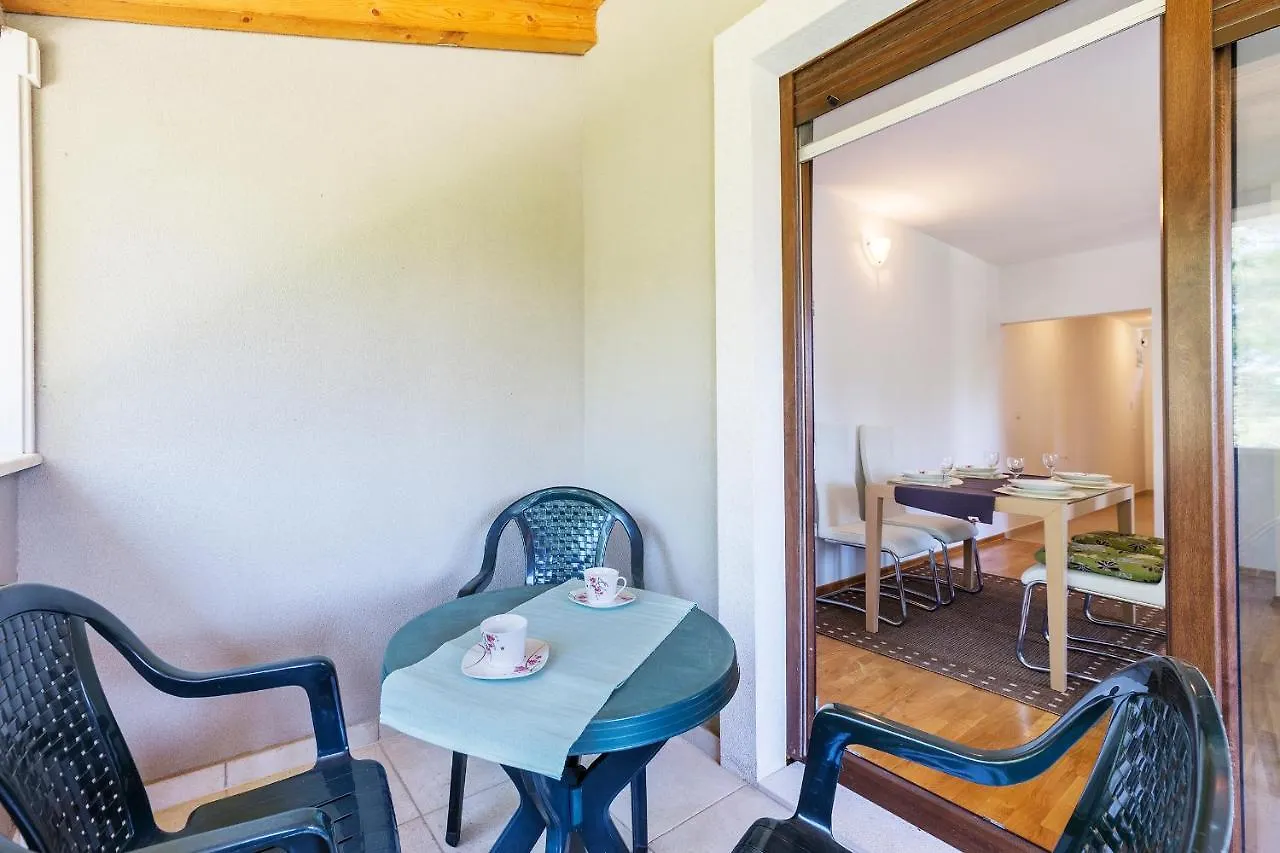 Apartmani Mikaela Premantura 0*,