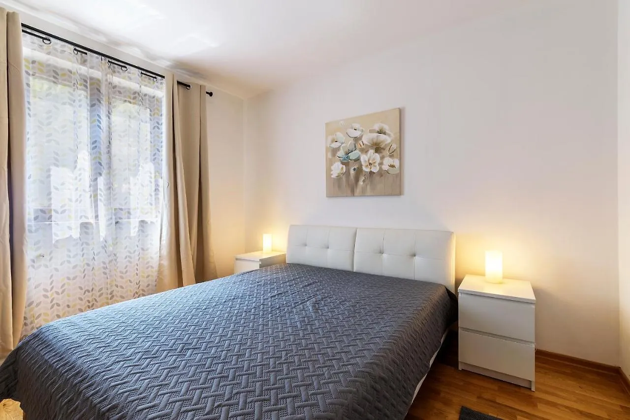 Apartmani Mikaela Premantura Lägenhet