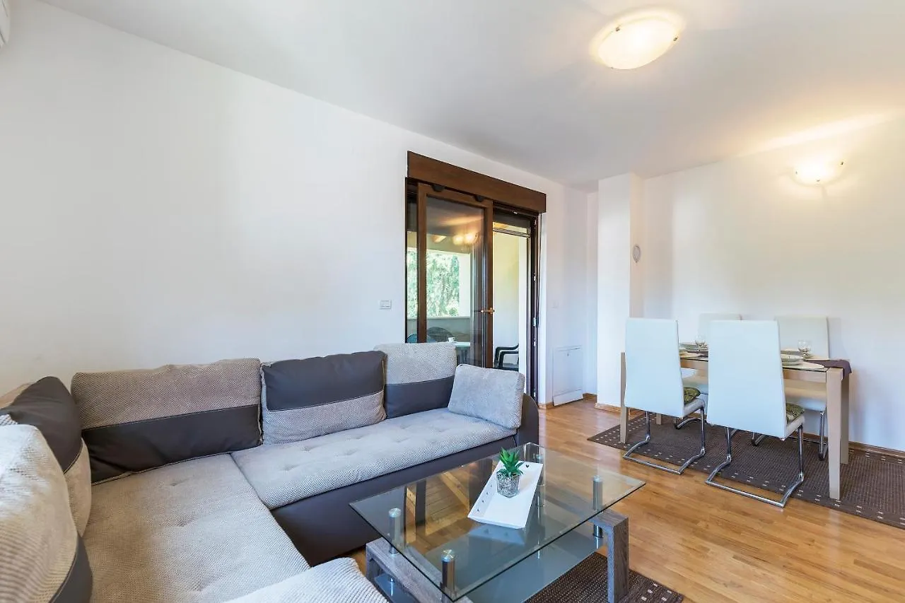 Apartmani Mikaela Premantura 0*,